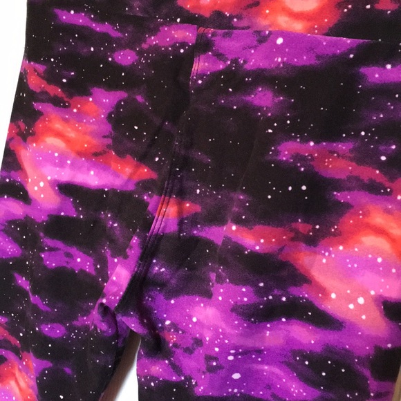 🌌Galaxy Print Buttery Soft Leggings🌌 - Picture 3 of 3
